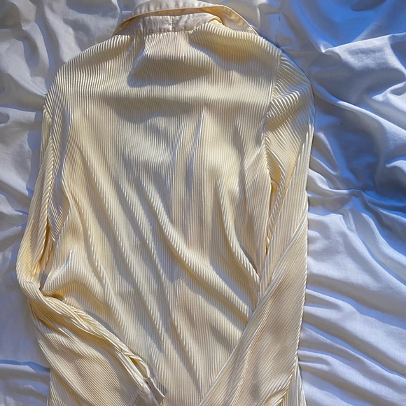 Verge Girl “New York Afternoon Button Front Shirt” - Picture 2 of 2